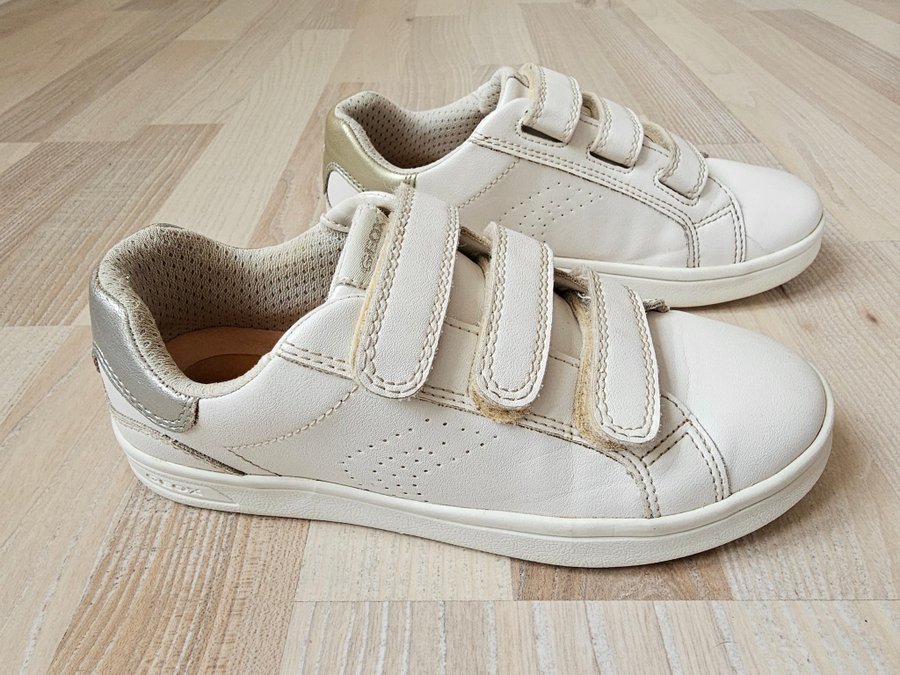 Se produkter som liknar Mycket fint skick. GEOX vita pa Tradera 677292597