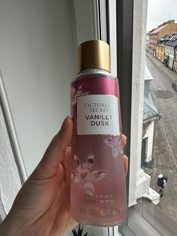 Victoria's Secret Vanilla Dusk Fragrance Mist Köp på Tradera