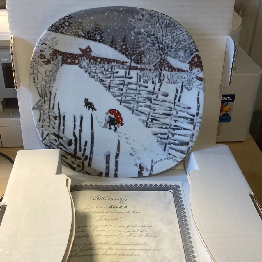 Se produkter som liknar Harald Wiberg guldkroken Jult.. på Tradera