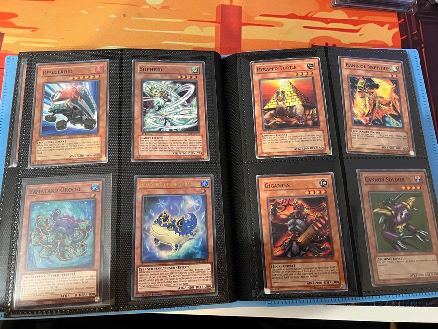 Yugioh collection - full binder + top loaded ca.. | Kp p Tradera  (730290110)