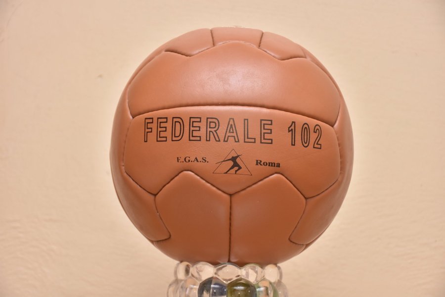Réplique du ballon de football en cuir de la Coupe du monde