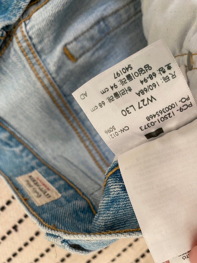 Levis 501 store w27 l30