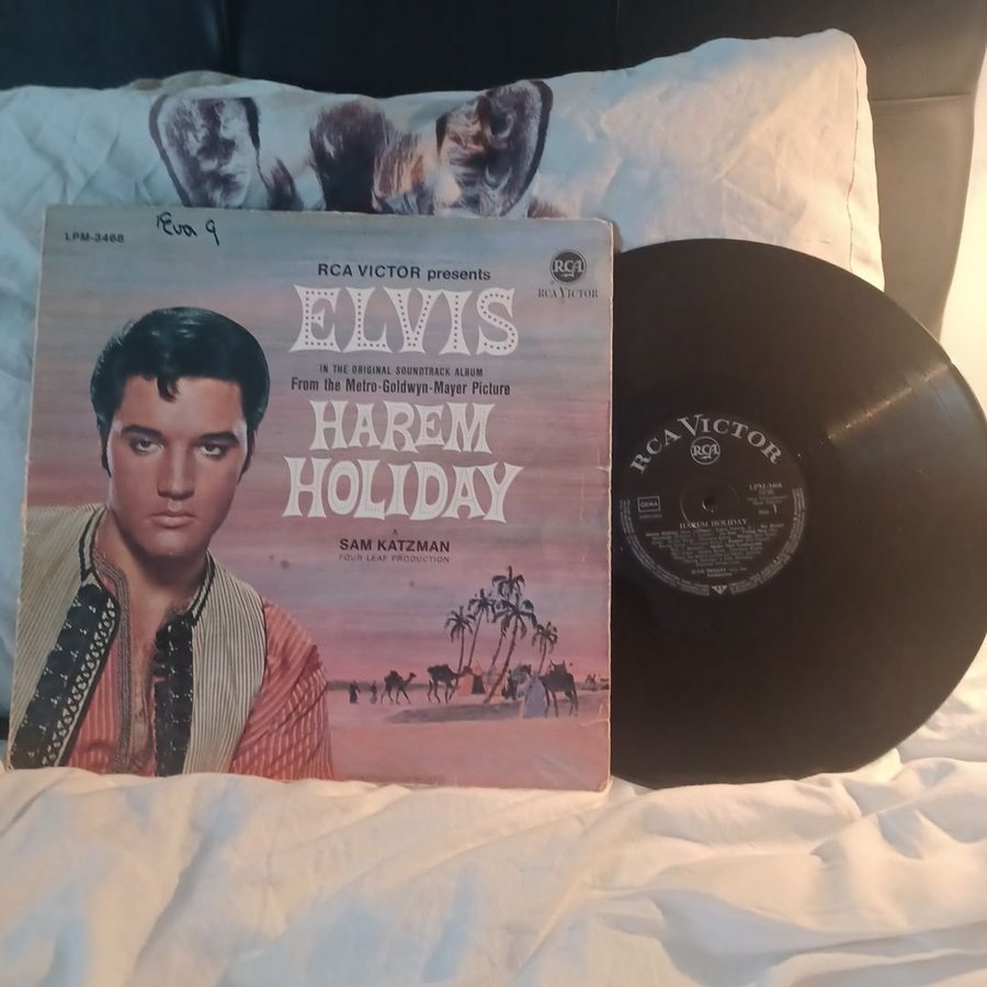 Se produkter som liknar Elvis Presley - Harem Holiday.. på