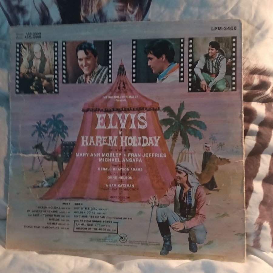Se produkter som liknar Elvis Presley - Harem Holiday.. på