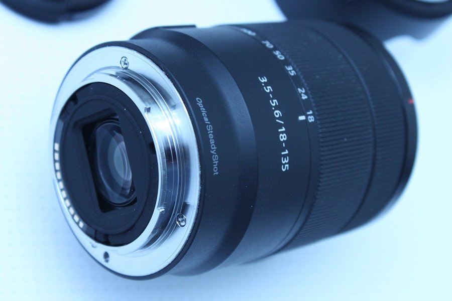 Sony E 18-135mm F/3.5-5.6 OSS .. | Köp från Photo_Mania på Tradera