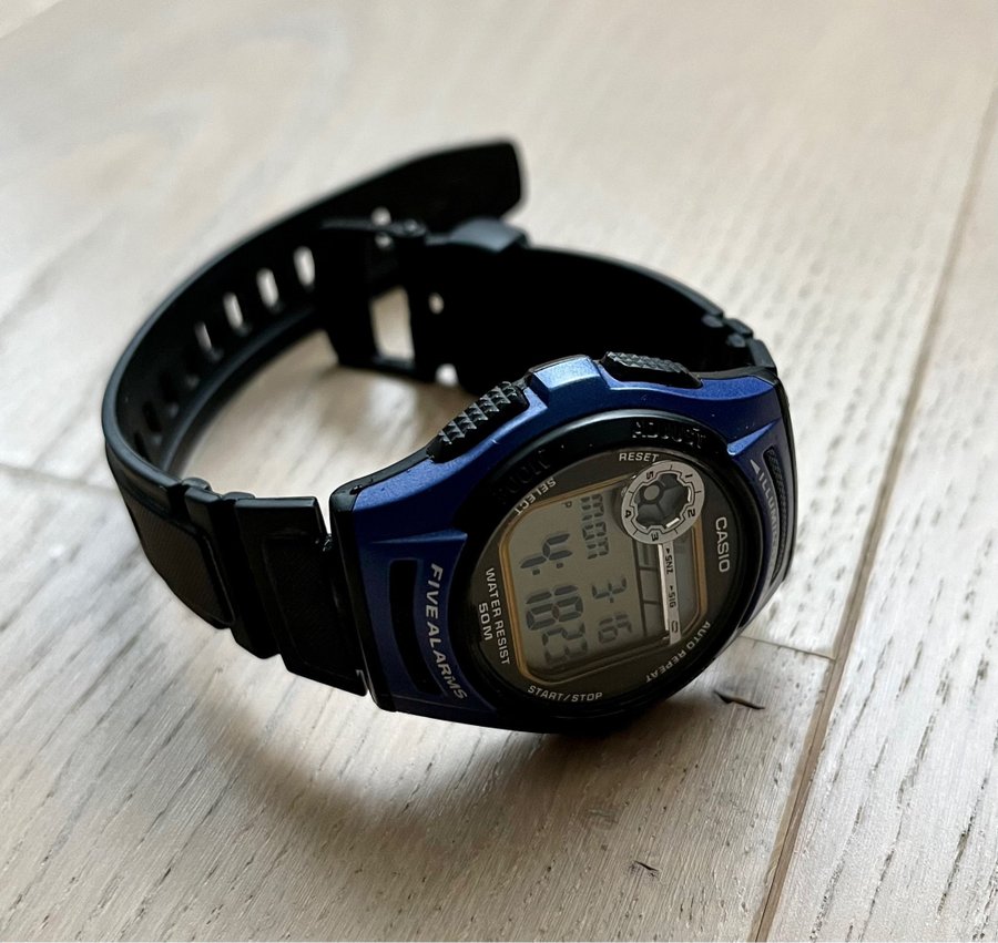 Casio illuminator cheap five alarms