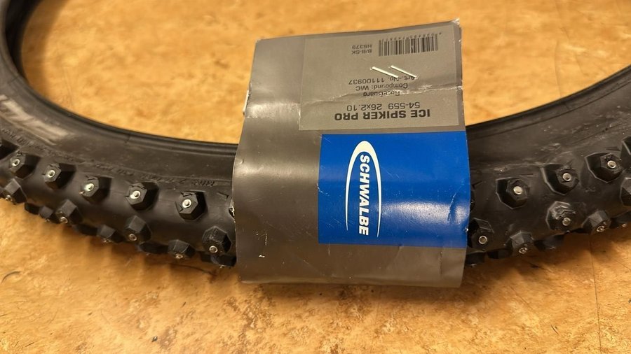 Se produkter som liknar Schwalbe Ice Spiker Pro 26x2.10 på Tradera
