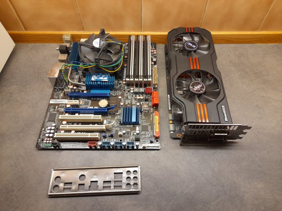 Se produkter som liknar i7-920 datordelar på Tradera (568485060)