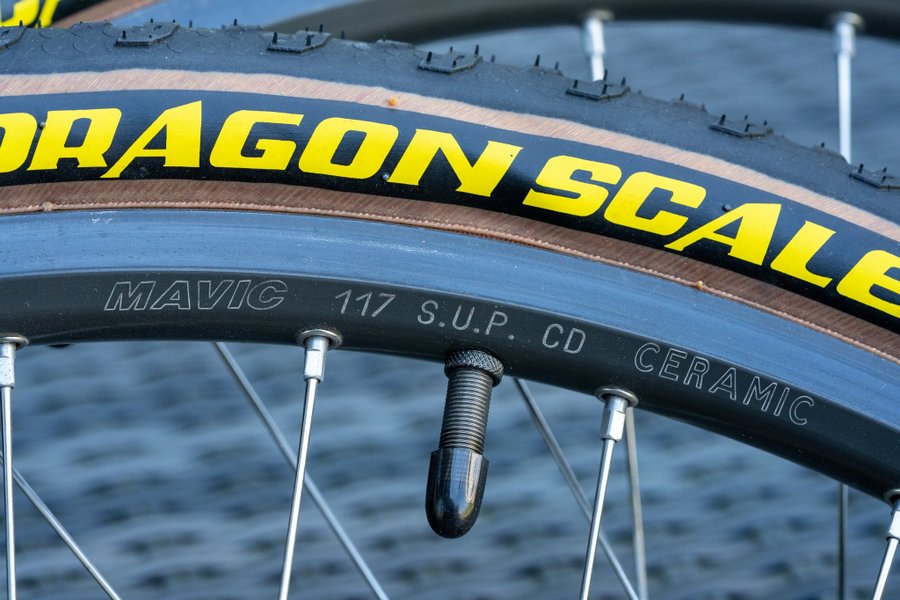 Se produkter som liknar Shimano XTR M950 Mavic 117 SU.. på