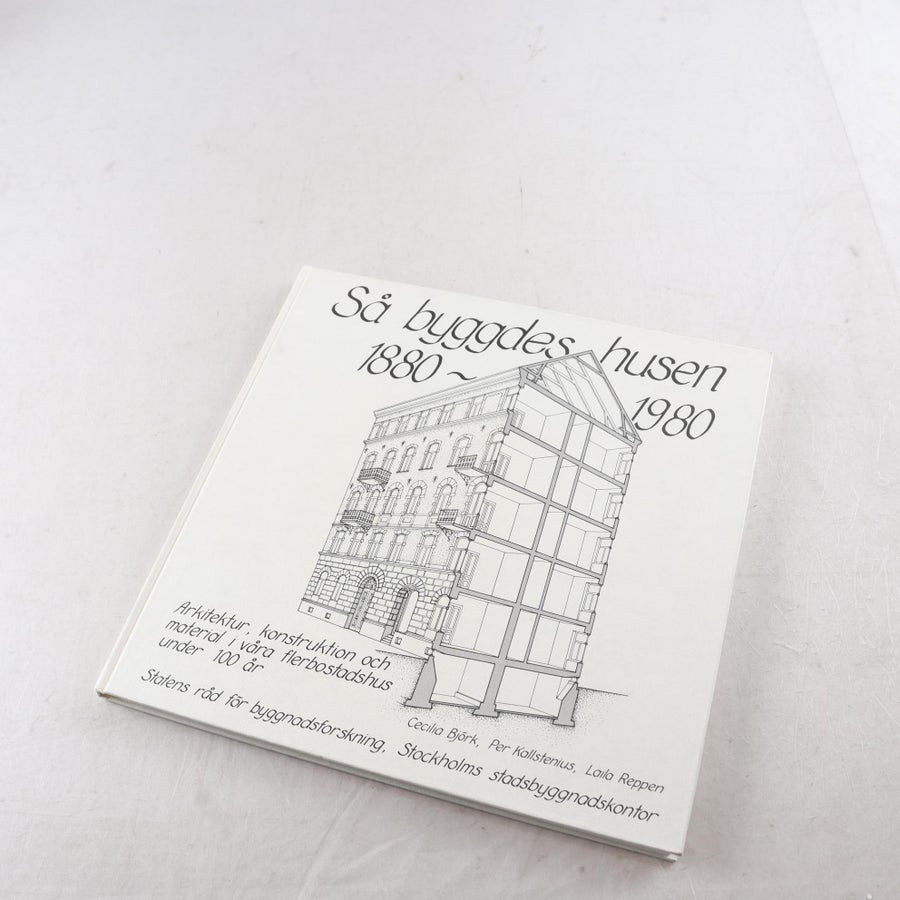 Se produkter som liknar Så byggdes husen 1880-1980 på Tradera