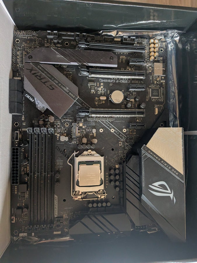 ASUS ROG Strix Z390-F Gaming Moderkort med Inte.. | Köp på Tradera