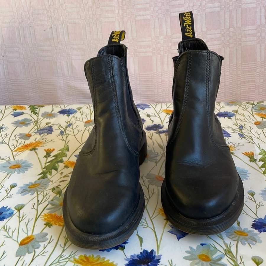 Se produkter som liknar Dr Martens LAURA svarta boots. pa Tradera 646818539