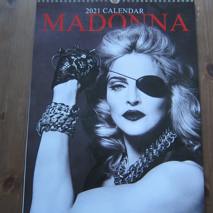 Se produkter som liknar Madonna kalender calendar 202.. på Tradera