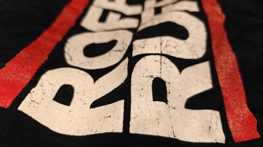 Roffe Ruff – Första officiella T-shirten (2009).. | Köp på Tradera ...