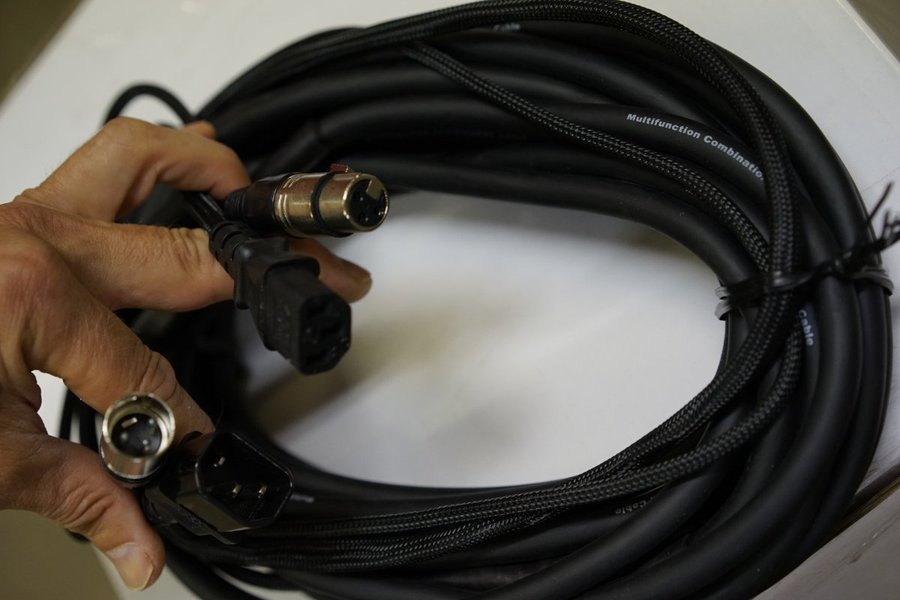 2 kombikablar XLR och 230V i samm.. | Köp från Billebro på