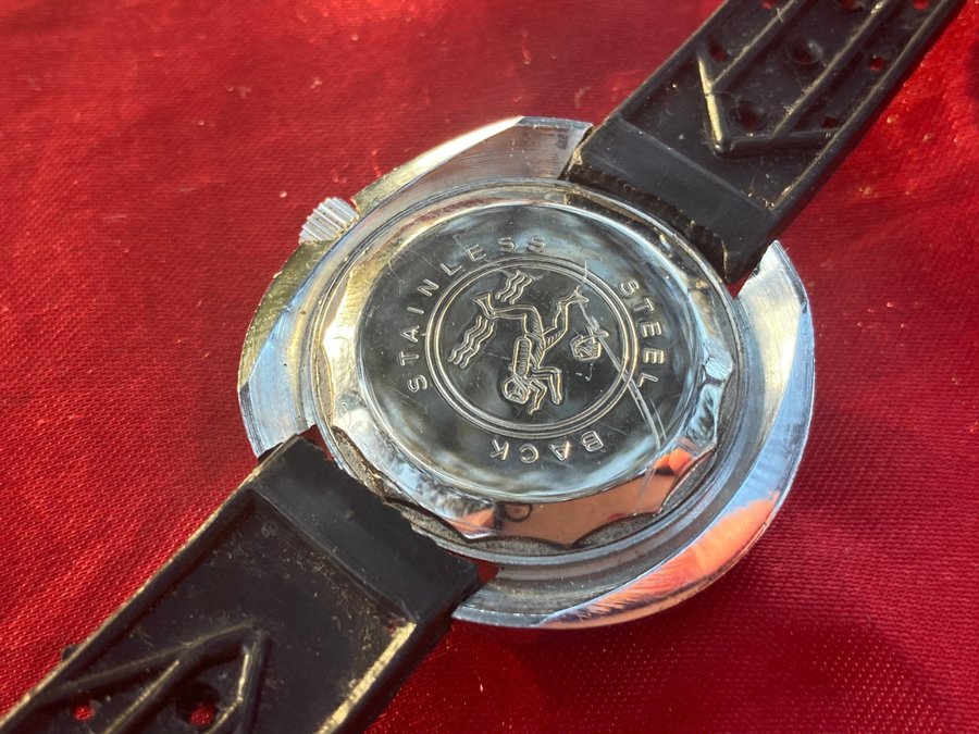 Se produkter som liknar Nice FER dive rotating bezel .. på Tradera