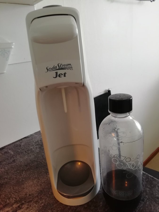 Se produkter som liknar SodaStream Jet , kolsyremaskin på Tradera