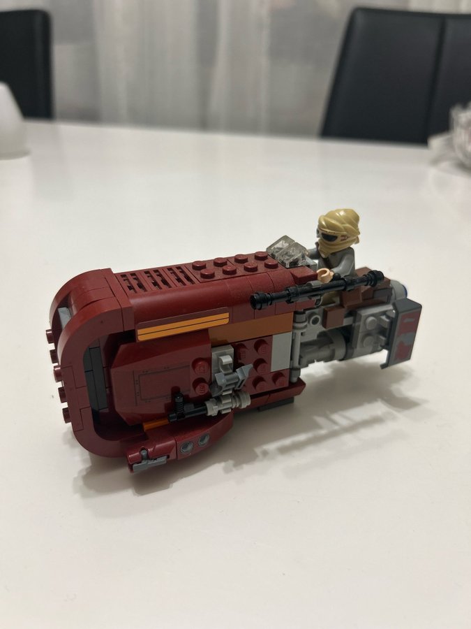 Se produkter som liknar LEGO Star Wars Rey's på Tradera