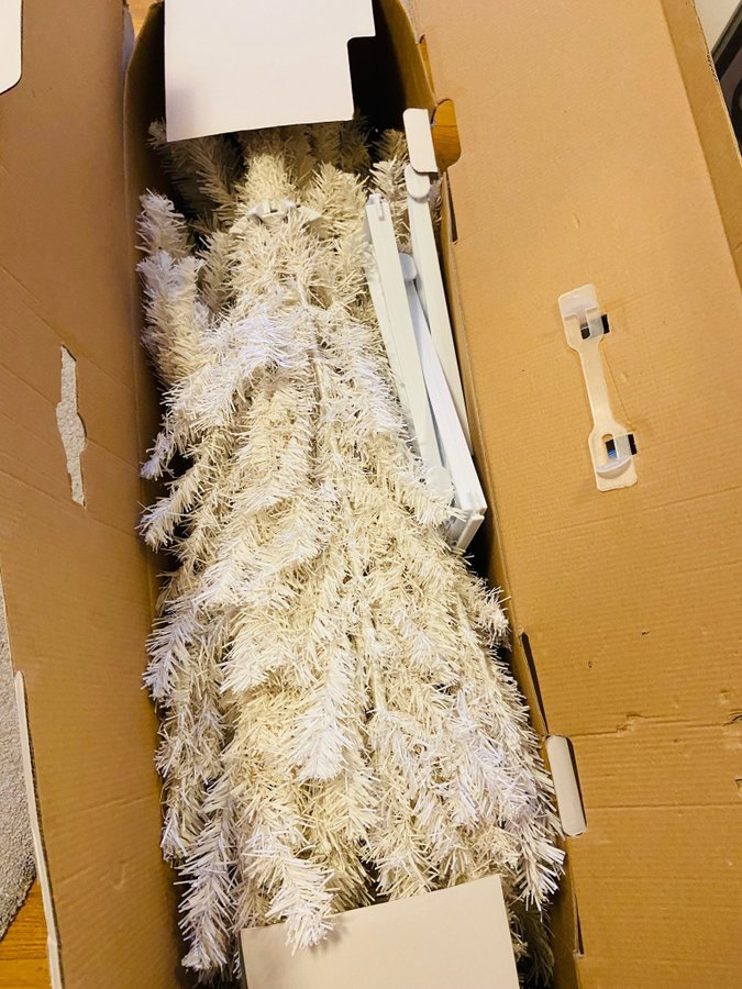 Se produkter som liknar Vit julgran 210 cm tomte gran.. på Tradera