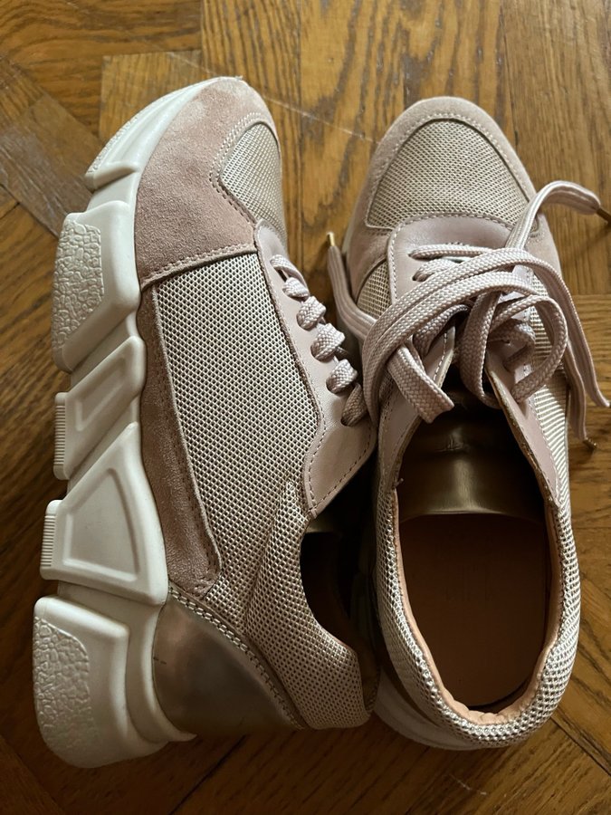 Se produkter som liknar Snygga rosa sneakers Billi Bi. pa Tradera 641338859