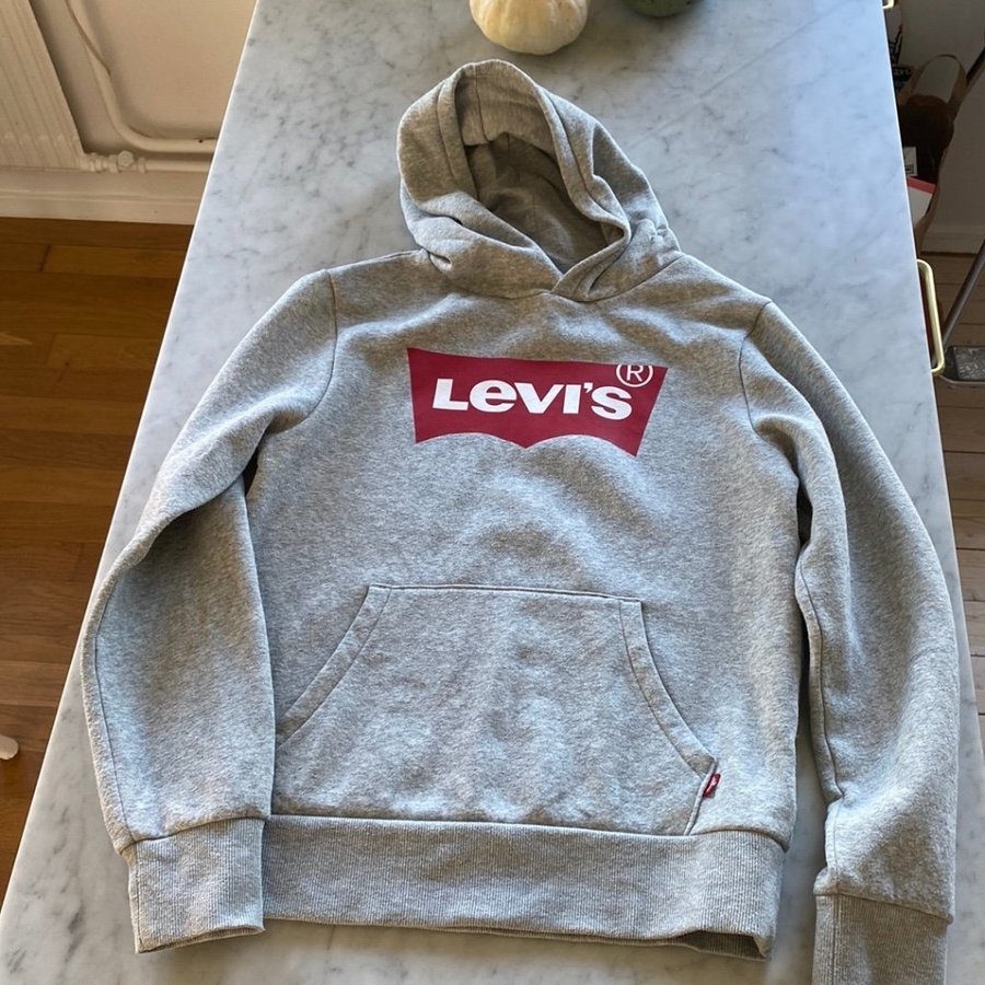 Se produkter som liknar Levis hoodie morkgron stl 152 pa Tradera 644622802