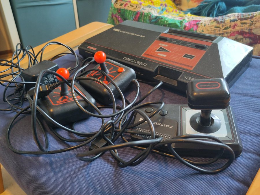 Se produkter som liknar Sega Master System med 3 st j.. på Tradera ...