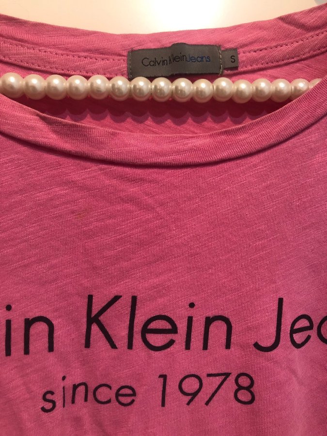 Calvin Klein Rosa Topp T shirt Small 36 Kop pa Tradera 648179903