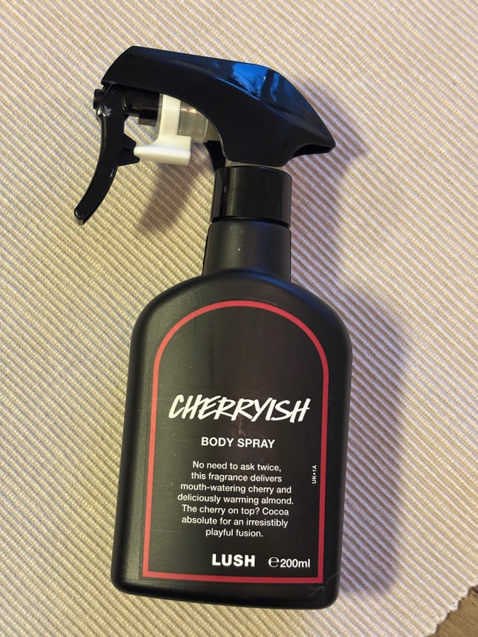 Lush Cherryish Body Spray 200ml | Köp på Tradera (734628572)