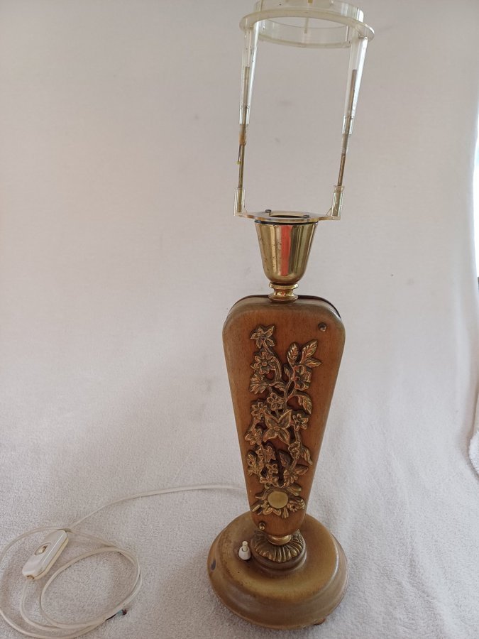 Se produkter som liknar Antik LAMPA AB ARMATUR HANTVE.. på Tradera