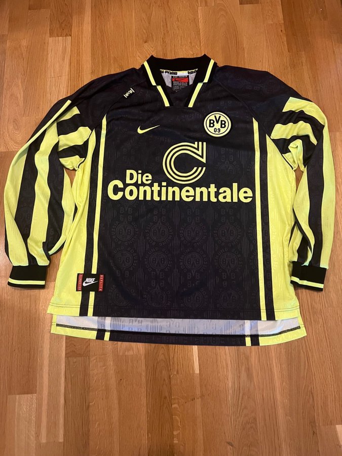 【美品】 NIKE ドルトムント 96-97 AWAY Mサイズ 美品】 NIKE ドルトムント 96-97 AWAY Mサイズ