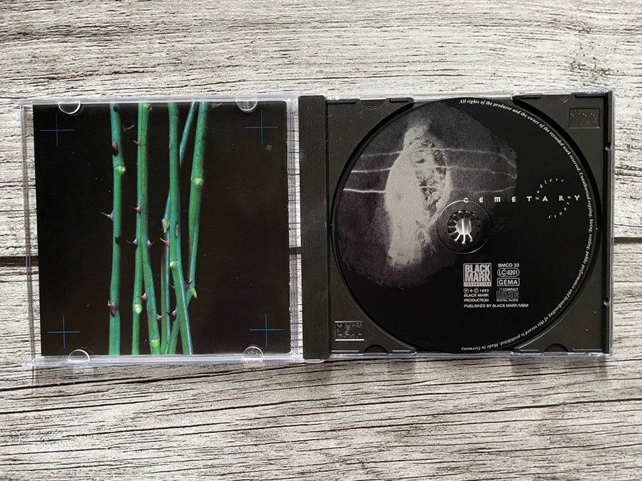 Se produkter som liknar Cemetary - Godless Beauty CD .. på Tradera