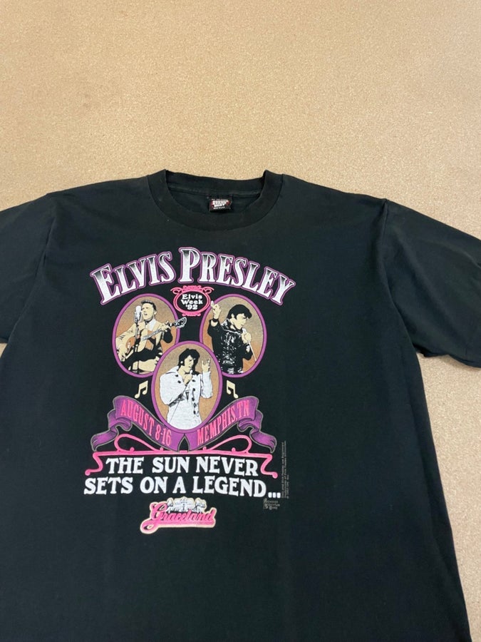 Se produkter som liknar Vintage 1992 Elvis Week T-Shi.. på Tradera 