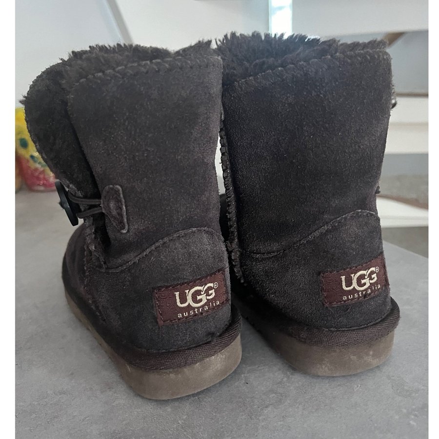 Se produkter som liknar UGG boots Short Bailey Butto p Tradera