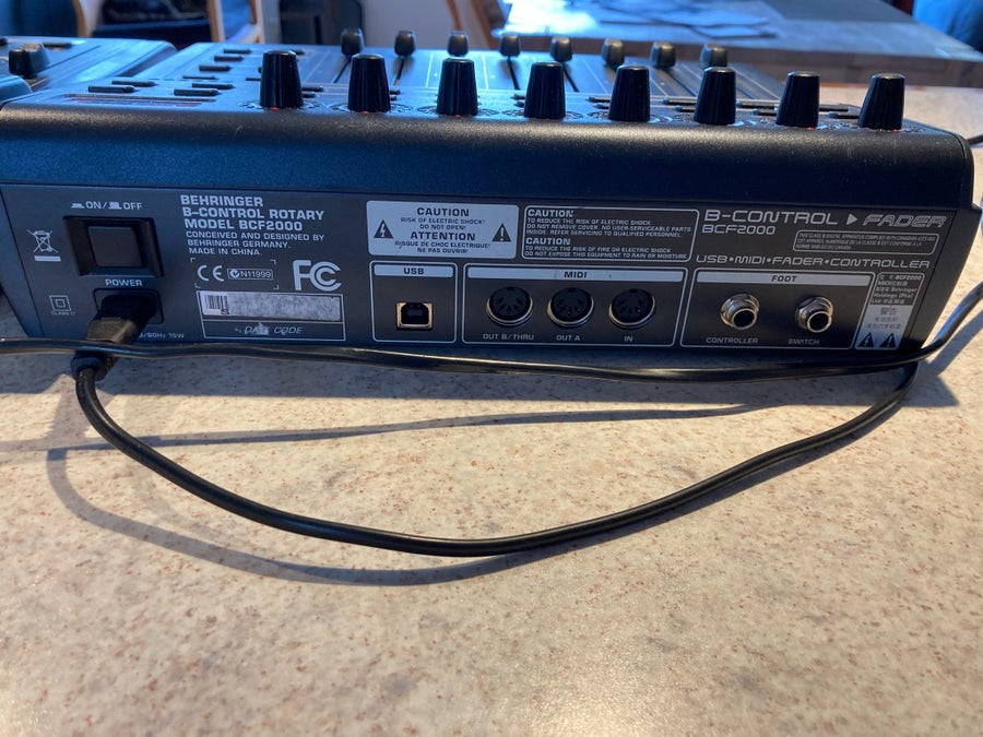Se produkter som liknar Behringer B-Control Fader BCF.. på Tradera
