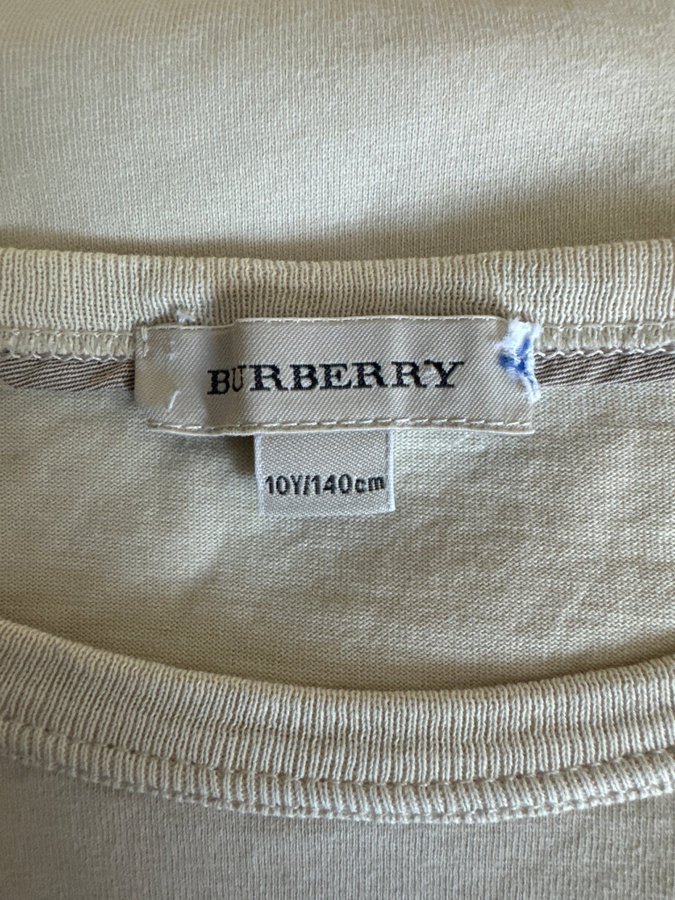 Burberry beige t shirt storlek 10Y 140CM Kop pa Tradera 639193030