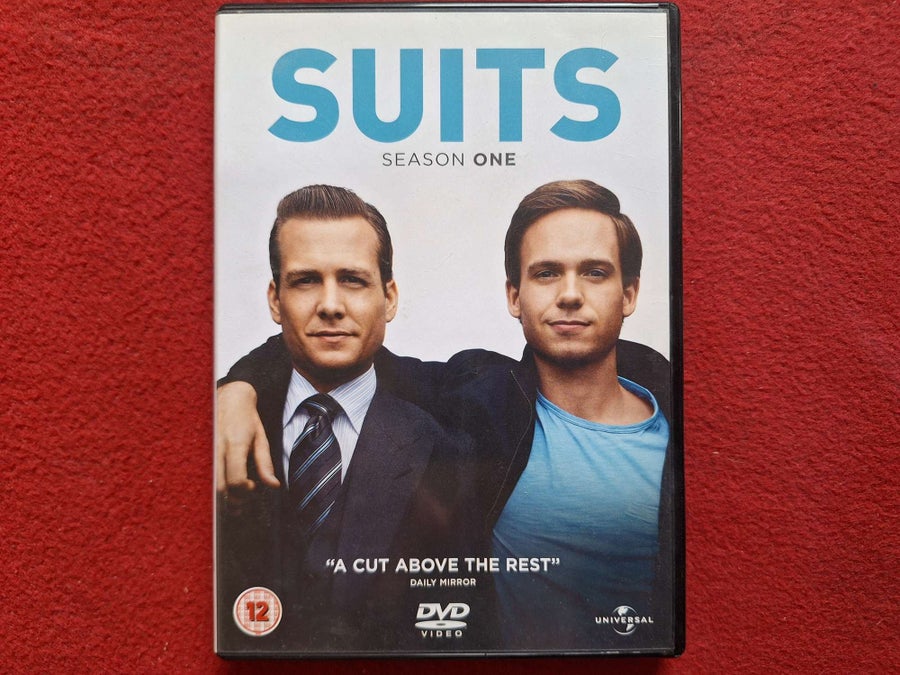 SUITS SEASON 1 BOX DVD | Köp från game-world på Tradera (736818189)