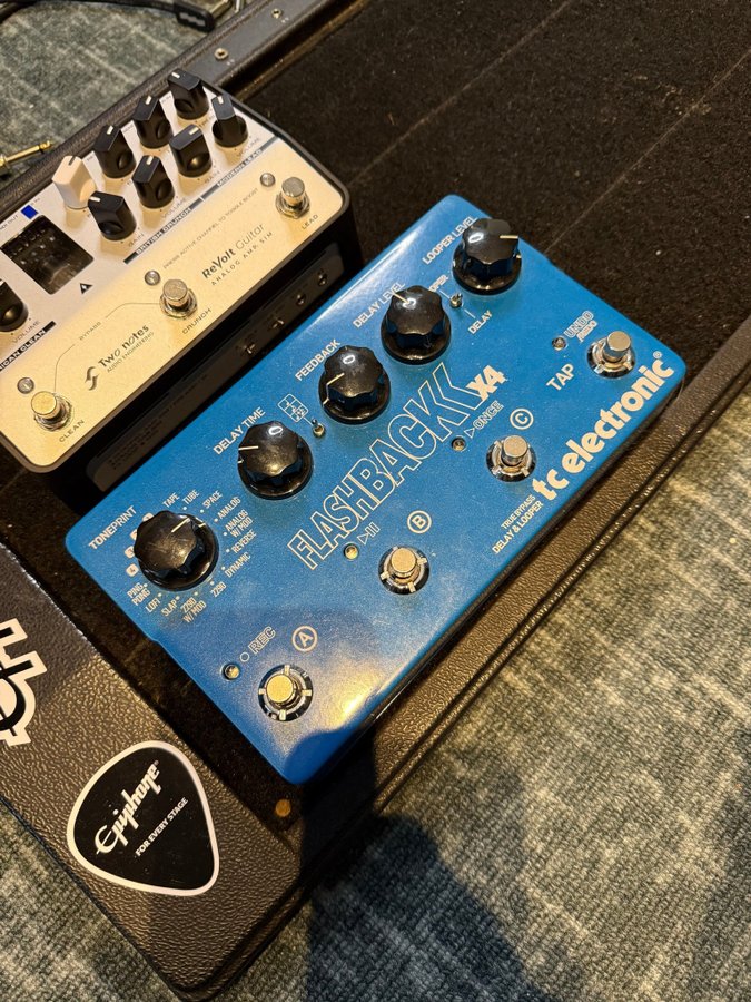 TC Electronic◇エフェクター/FLASHBACK DELAY AND LOOPER tc