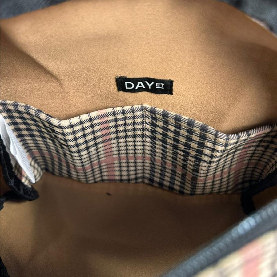 Day gweneth tartan shop