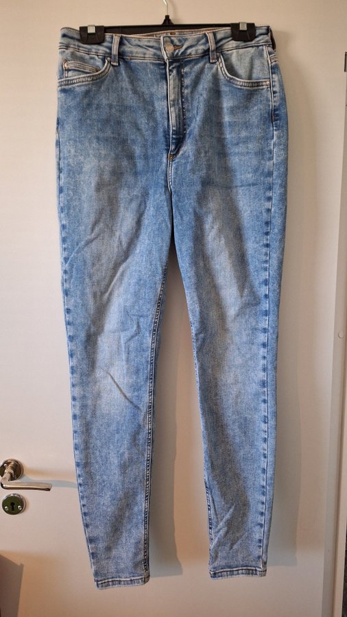 Se produkter som liknar Cubus blåa jeans curve på Tradera