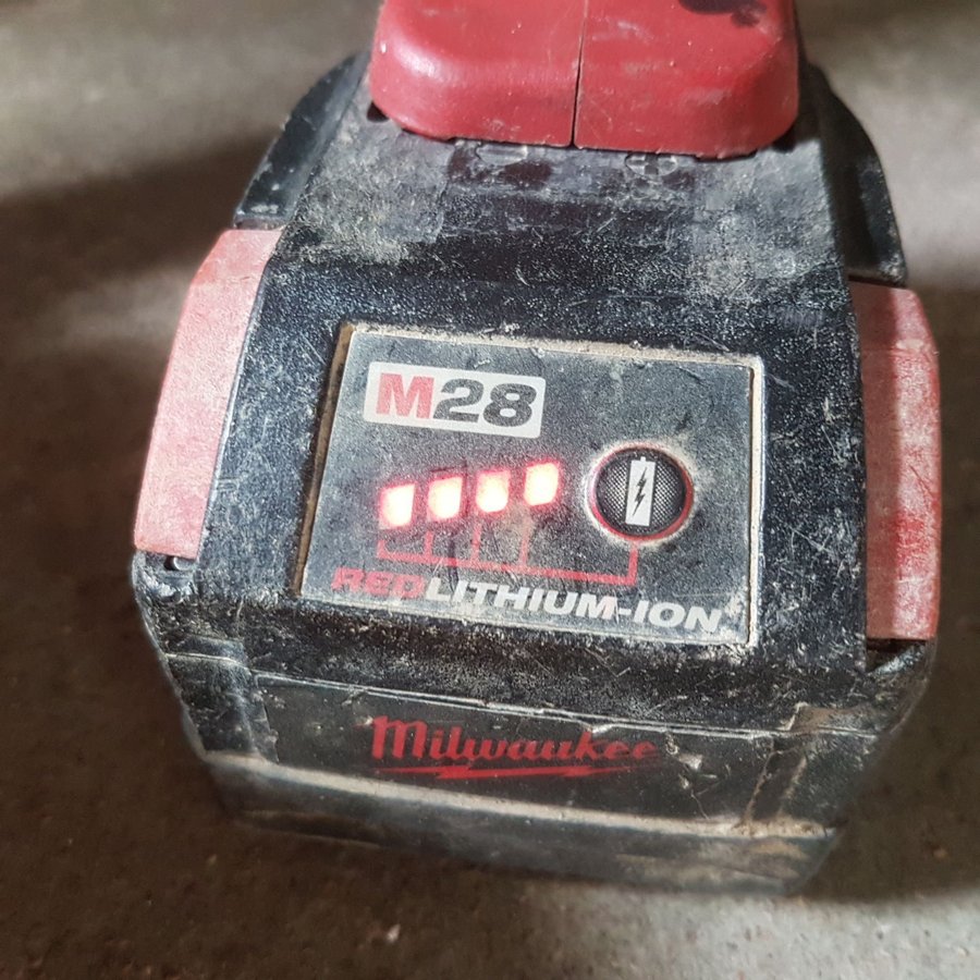 Milwaukee V28 PD Skruvdragare med Slagborr M28 3.0Ah batteri