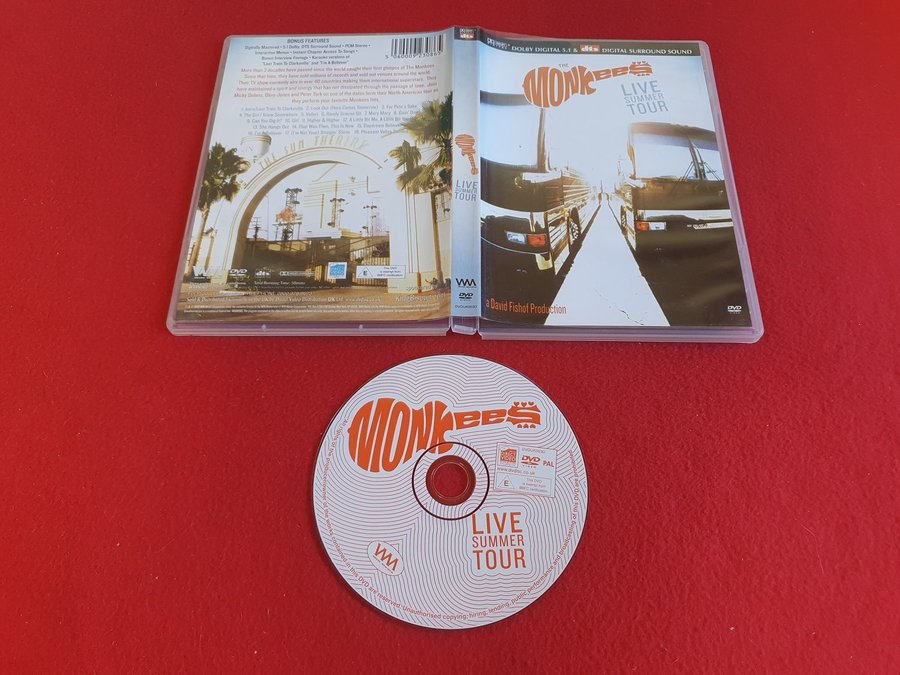 Se produkter som liknar MONKEES LIVE SUMMER TOUR till.. på Tradera  