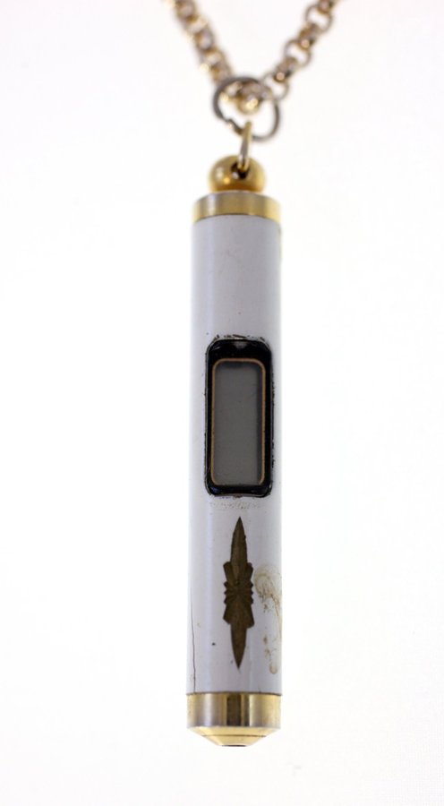 Se produkter som liknar Vintage digital clock pendant p Tradera