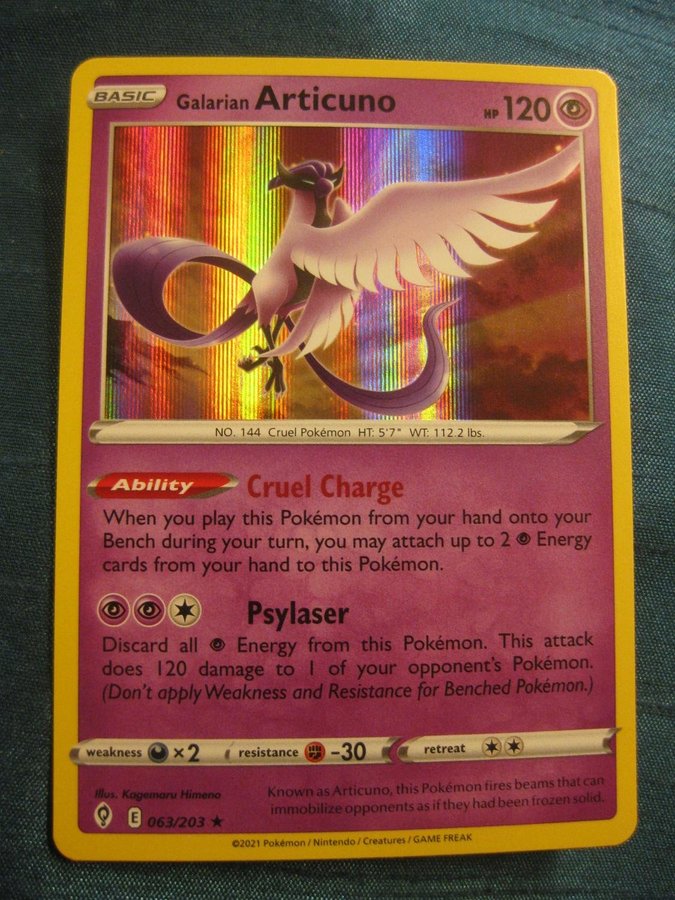 Pokemon : SWSH EVOLVING SKIES GALARIAN ARTICUNO 063/203 RARE HOLO