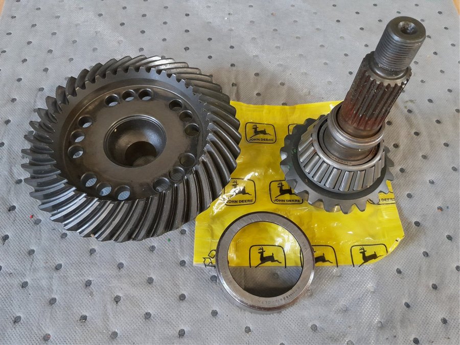 Deler John Deere () Deler John Deere