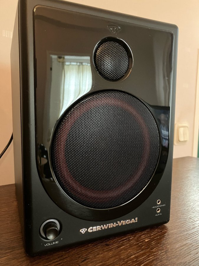 Hot cerwin vega xd5 powered desktop speakers 2025