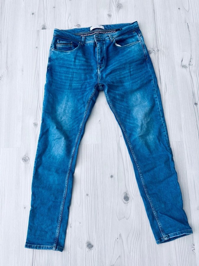 ZM Premium Denim Zara Men blåa jeans, storlek 46 Köp på Tradera