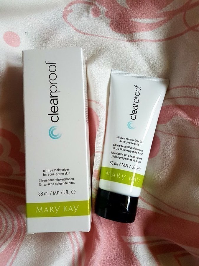 MARY KAY Clear proof oilfree moisturizer for acneprone skin