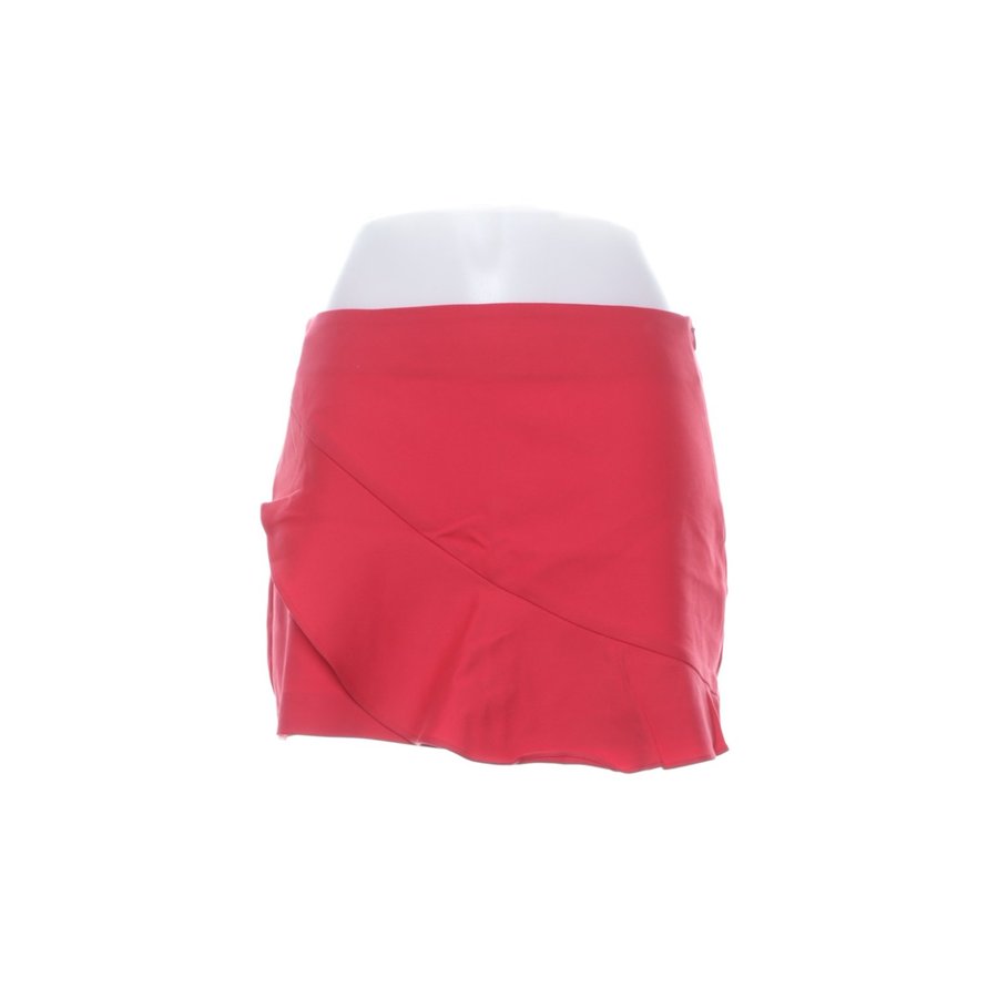 zara red shorts