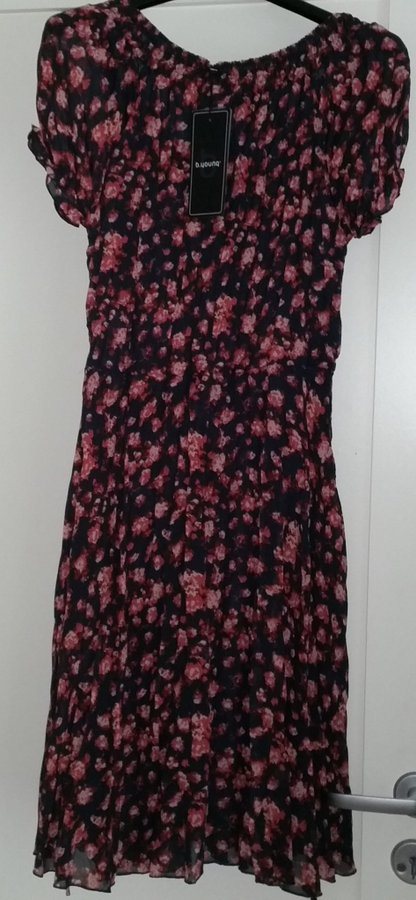 Klänning, Bu0027young, 34, XS, fodrad, blommor, mönstrad, kort ärm