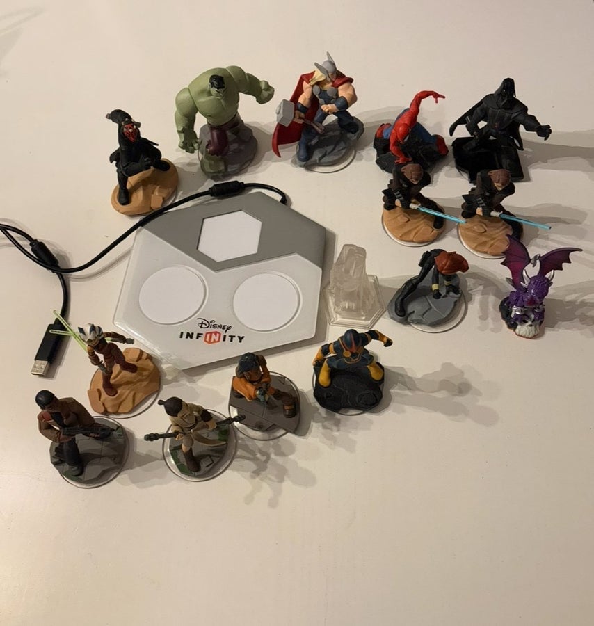 Se produkter som liknar Disney Infinity Figurer och B.. på Tradera ...